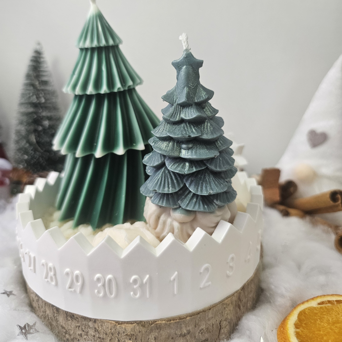 Set decorativ „Brad și Gnom de iarnă” – ceară naturală & suport ceramic handmade [1]