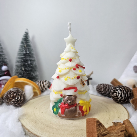 Lumânări decorative - Lumânare decorativă „Bradul Dulce” – Alb – 120g - Ceară de soia pictată manual