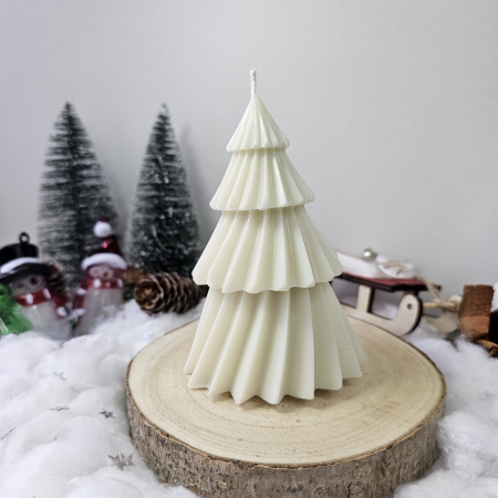 Lumânări decorative - Lumânare decorativă „Bradul Răsfățat” – Alb– 165g- Ceara de soia 100% naturala