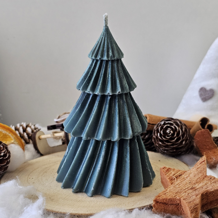 Lumânări decorative - Lumânare decorativă „Bradul Răsfățat” – Verde– 70g - Ceara de soia 100% naturala