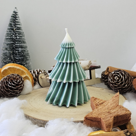 Lumânare decorativă „Bradul Răsfățat” –  Zăpadă pe Crenguțe – 70g - Ceara de soia 100% naturala [1]