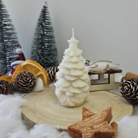 Lumânări decorative - Lumânare decorativă „Bradul Spiridușului” – Alb – 65g - Ceara de soia 100% naturala