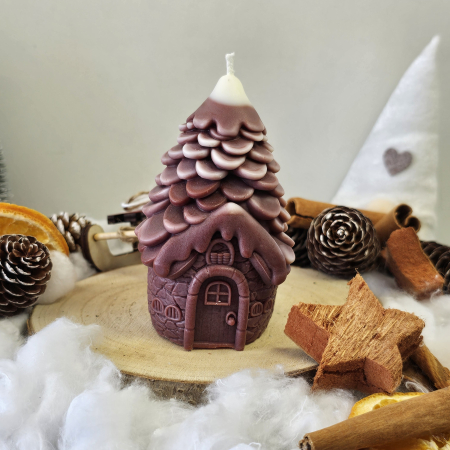Lumânări decorative - Lumânare decorativă „Căsuța din Poveste –Magia Sărbătorilor” – 140g– Ceară de soia 100% naturală
