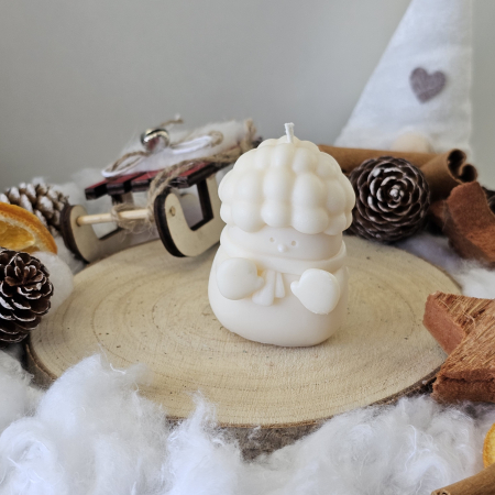 Lumânare decorativă „Omul de Zăpadă Poznaș” – Alb – 60g – Ceară de soia 100% naturală [4]