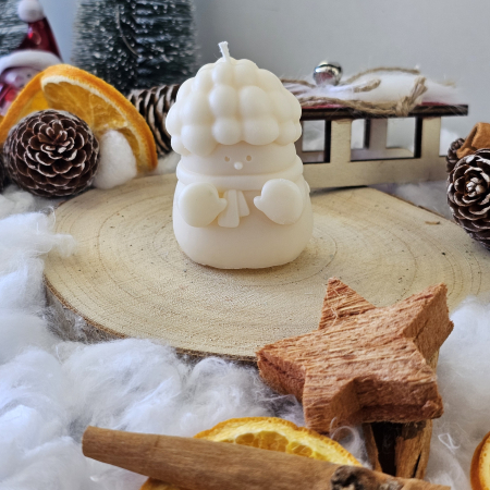 Lumânare decorativă „Omul de Zăpadă Poznaș” – Alb – 60g – Ceară de soia 100% naturală [2]