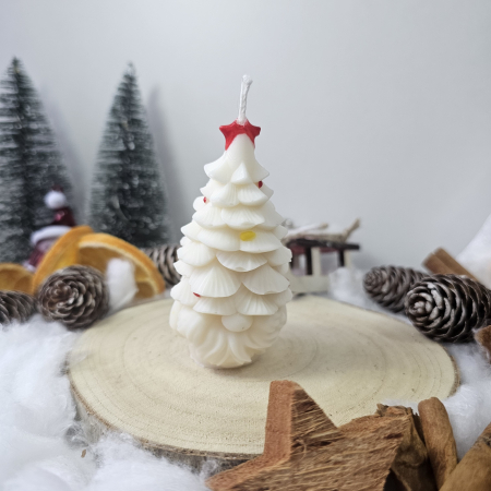 Lumânare decorativă „Spiridușul din Brad” -Alb– 65g – Ceară de soia pictată manual [3]