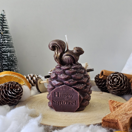 Lumânare decorativă „Veverița din Povești – Bucuria Iernii” - 100g – Ceară de soia 100% naturală [1]