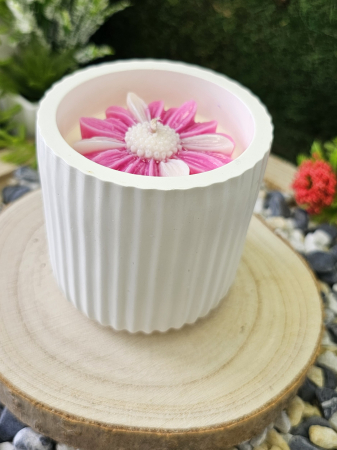 Lumanare parfumata Dewi Petals – Esenta Exotica cu Lemn de Santal & Tonka – 150g [1]