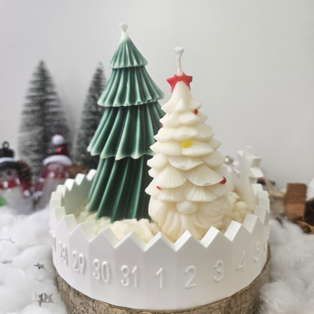 Set decorativ „Alb de iarnă” – brăduț și gnom din ceară pe suport ceramic [6]