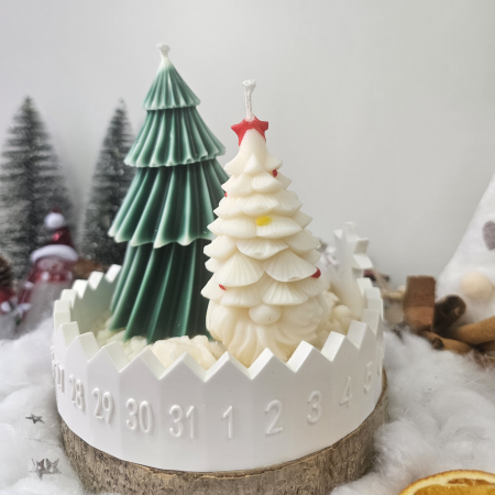 Set decorativ „Alb de iarnă” – brăduț și gnom din ceară pe suport ceramic [2]