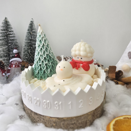 Seturi cadou - Set decorativ Crăciun – „Cei trei prieteni din zăpadă” (om topit, om cu mănuși și brad verde) pe suport ceramic numerotat