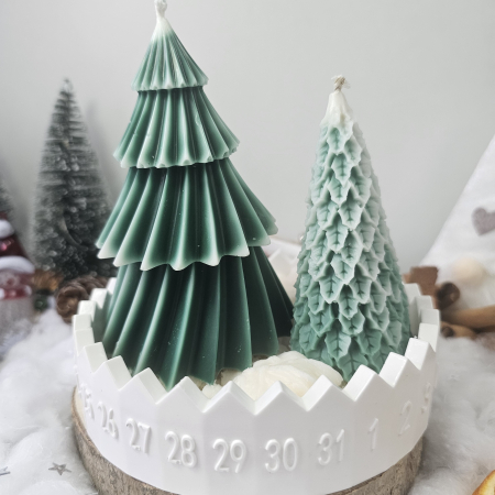 Set handmade „Magia brăduților ninsi” – ceară naturală & suport ceramic [6]