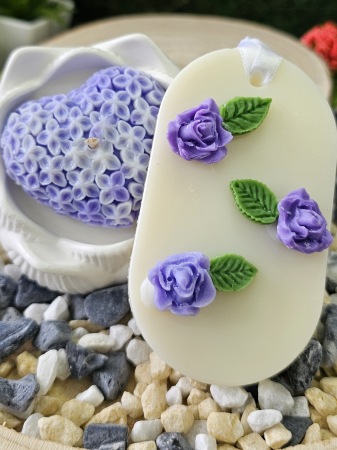 Flacără de Dăruit - Set Lumanare & Odorizant Bloom – Eleganta Florala cu Trandafir Akito & Iasomie – handmade, wax melts, ceara de soia 100% naturala, ceara parfumata – 100g