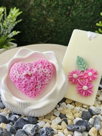 Flacără de Dăruit - Set Lumanare & Odorizant Dewi Petals – Esenta Exotica cu Lemn de Santal & Tonka - handmade, wax melts, ceara de soia 100% naturala, ceara parfumata – 100g