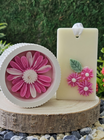 Flacără de Dăruit - Set Lumanare & Odorizant Dewi Petals – Esenta Exotica cu Lemn de Santal & Tonka - handmade, wax melts, ceara de soia 100% naturala, ceara parfumata – 140g