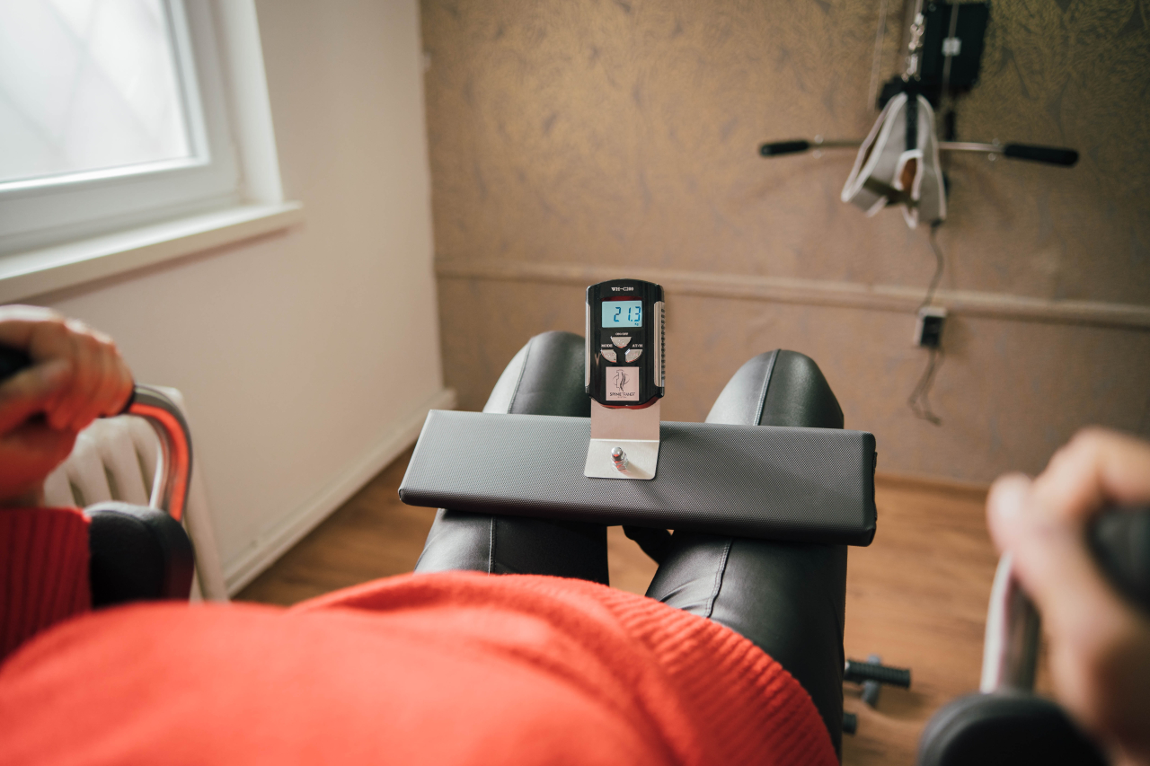 Bancă de elongație SPINE TRAINER SYSTEM 205 cm (cu un mâner de susținere) [2]