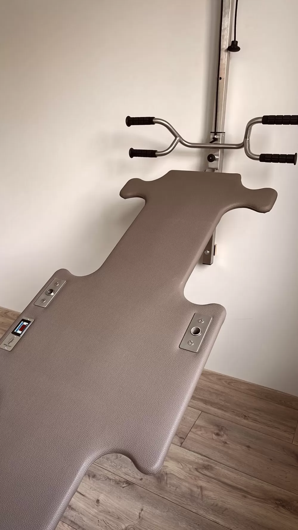 Bancă de elongație SPINE TRAINER SYSTEM 205 cm (cu mâner dublu de susținere, nuanță Maro Ciocolatiu) [2]