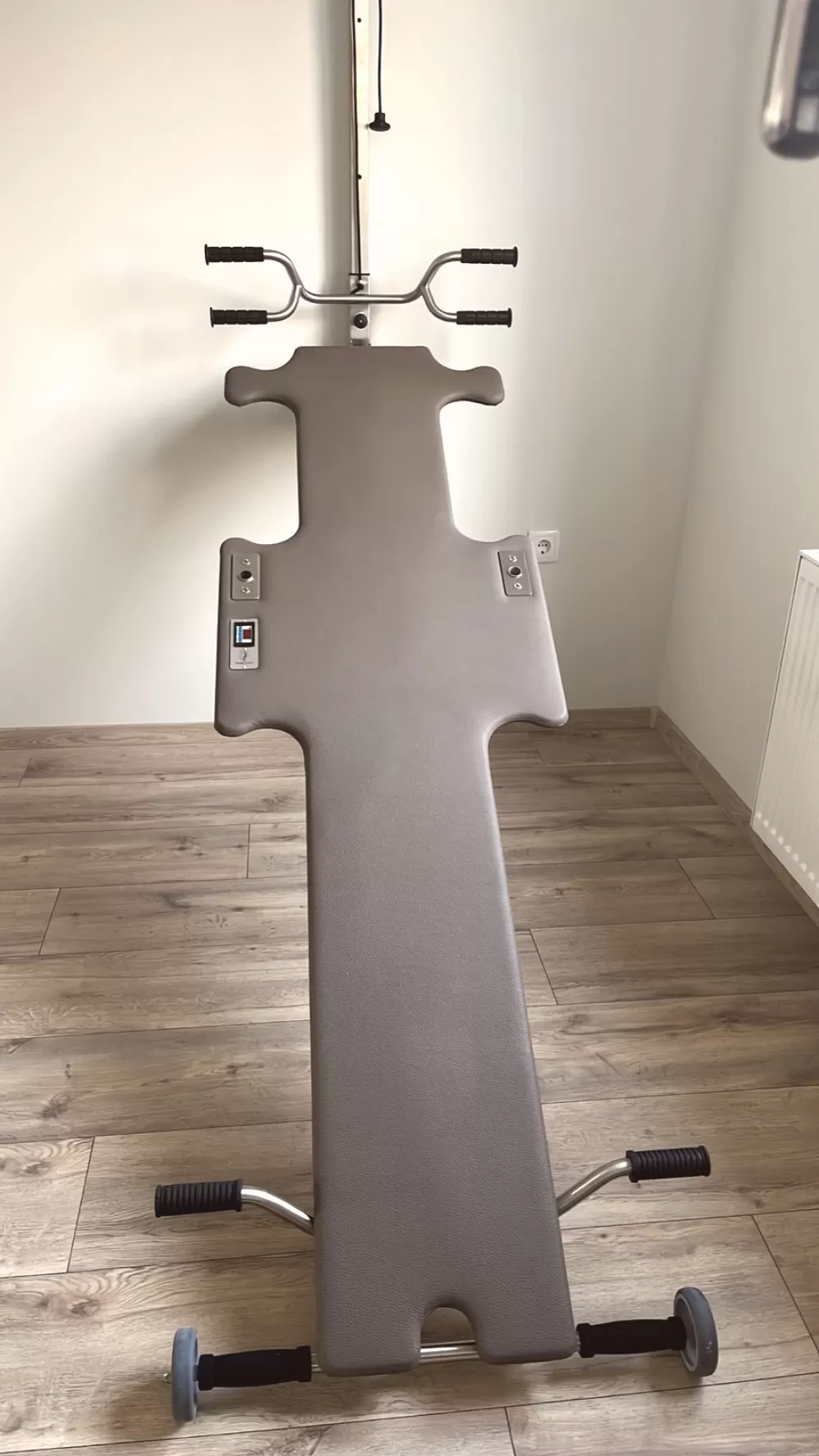 Produse - Bancă de elongație SPINE TRAINER SYSTEM 205 cm (cu mâner dublu de susținere, nuanță Maro Ciocolatiu)