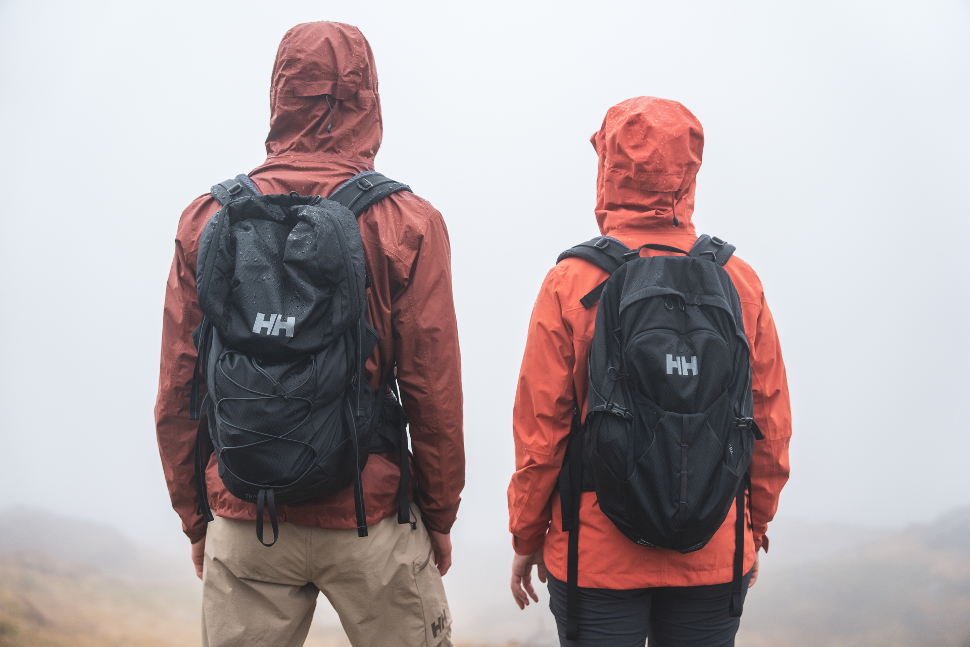 Haine outdoor – ce înseamnă și cum oferă protecție prin tehnologii impermeabile și termoizolante