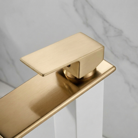 Baterie Chiuveta Baie Monocomanda, Baterie Baie Inalta Cu Design Minimalist Auriu-Alb, Baterie Chiuveta Baie Pentru Lavoar Modern, Montaj Pe Blat, Racorduri Incluse, Finisaj Elegant, Inaltime 30 Cm, Baterie Baie Rezistenta [9]