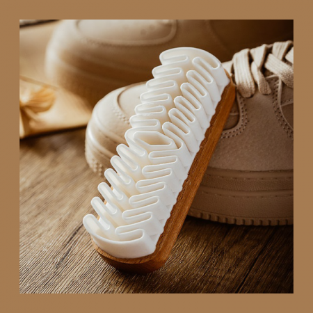Perie Pentru Curatat Pantofi Din Piele Intoarsa Premium SUPER TRENDS®, Din Lemn si Cauciuc, 12.8 x 4.3 x 3 cm, Maro - Alb [3]