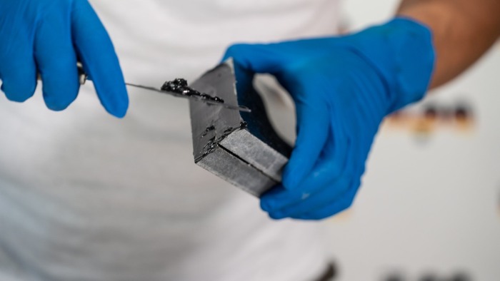 Adeziv mastic Ultra-Rapid Uranium, 1L, Ilpa, pentru marmură, granit, gresie, beton, lemn și cărămidă [5]