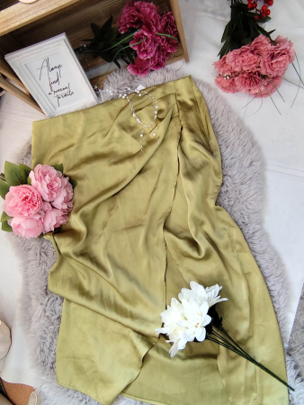 Fuste - Fustă satinatǎ kaki-olive petrecută – Mărimea XL