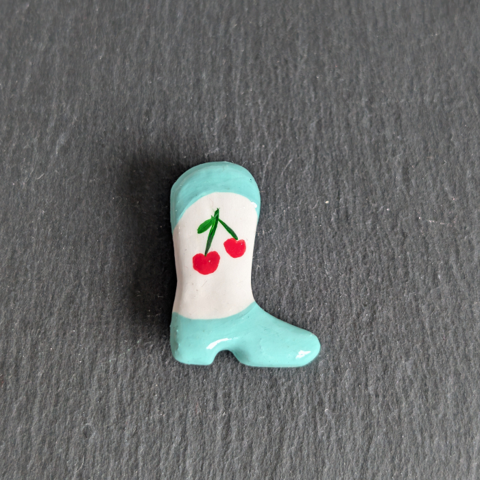 Broșă cizmuliță de cowboy cireșe [1]