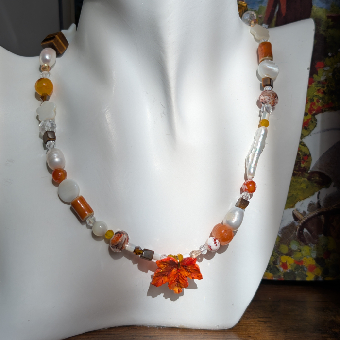 Colier Maple leaf [1]