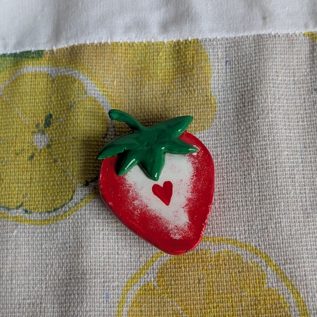 Broșă căpșună [1]