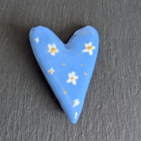 Broșe inimi - Broșă  flori albastră