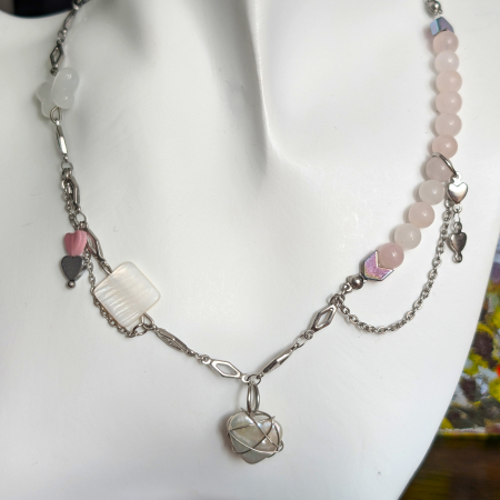 Coliere pe bază metalica - Colier Chained pearl heart