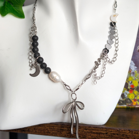 Coliere pe bază metalica - Colier Silver Bow