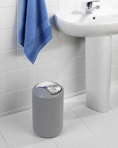 Coș Cosmetic WENKO Brasil, Gri, Mărime L – Coș de Gunoi cu Capac Bascultant, 6,5 L, Din Plastic Indestructibil, 19,5 x 31 cm [1]