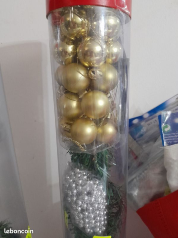 Set Brad Decorativ Mini + Globuri Aurii & Ghirlandă – Kit Crăciun în Tub Transparent [3]