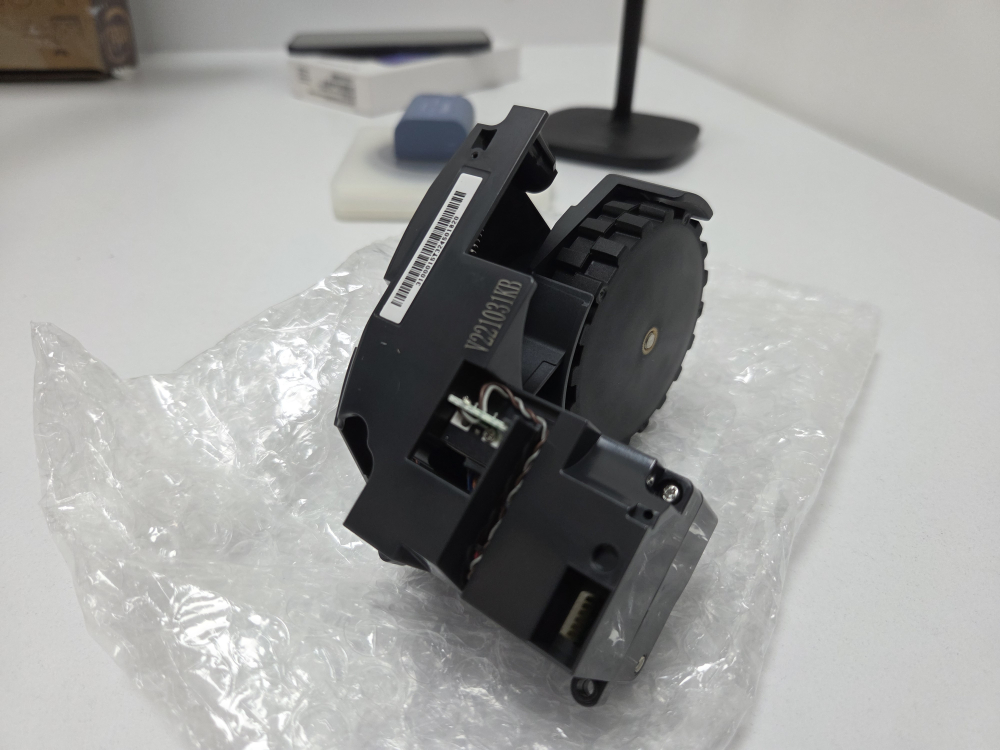 ROATA DREAPTA ORIGINALA ASPIRATOR ROBOT ROBOROCK 2, S50, S51, S55, FARA ARC [3]