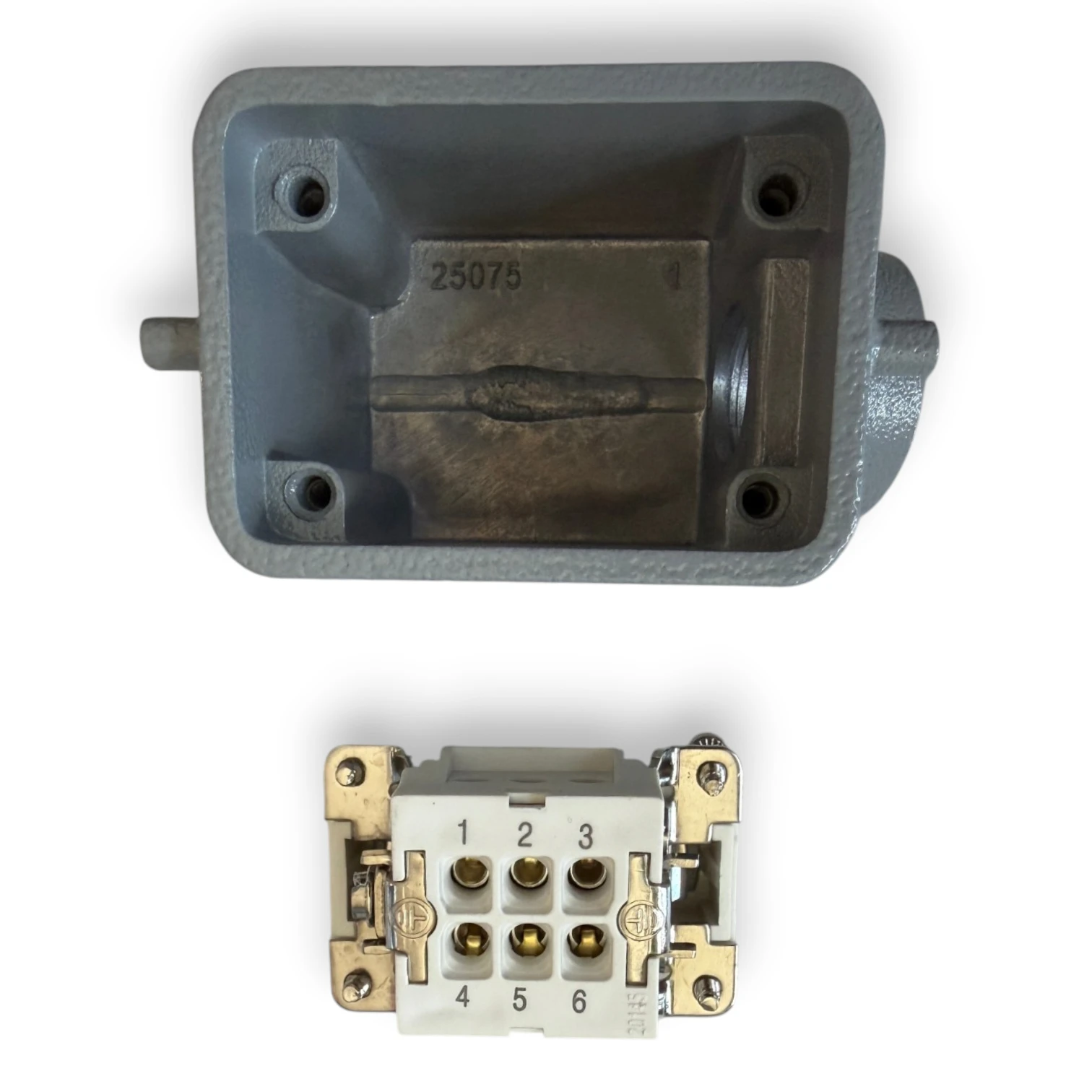 Conector industrial multipolar tata 6P+E [5]