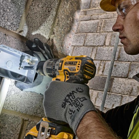 Masina de gaurit si insurubat cu percutie, cu acumulatori Dewalt DCD796P2, 18V/5.0Ah, cuplu maxim 70 Nm, 2 acumulatori, incarcator, valiza de transport [4]