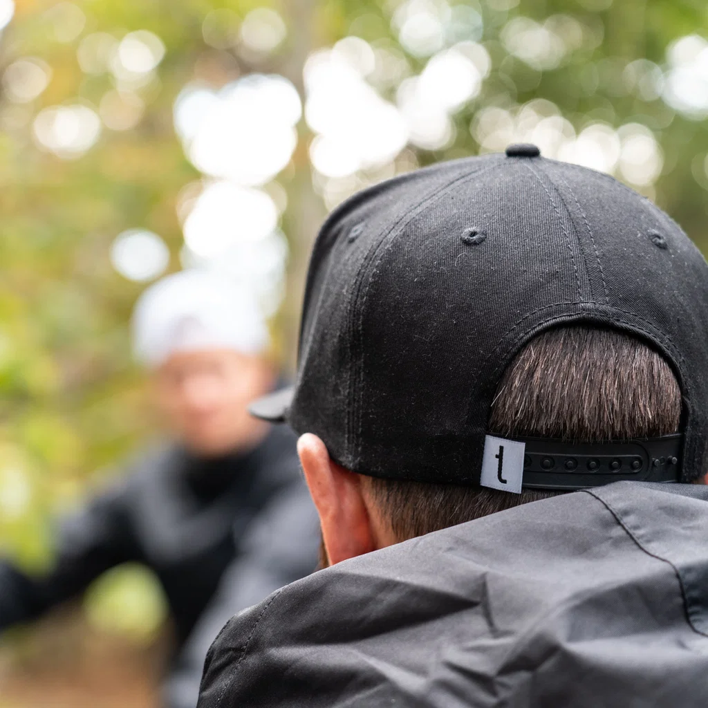 Șapcă snapback neagră cu cozoroc plat [4]