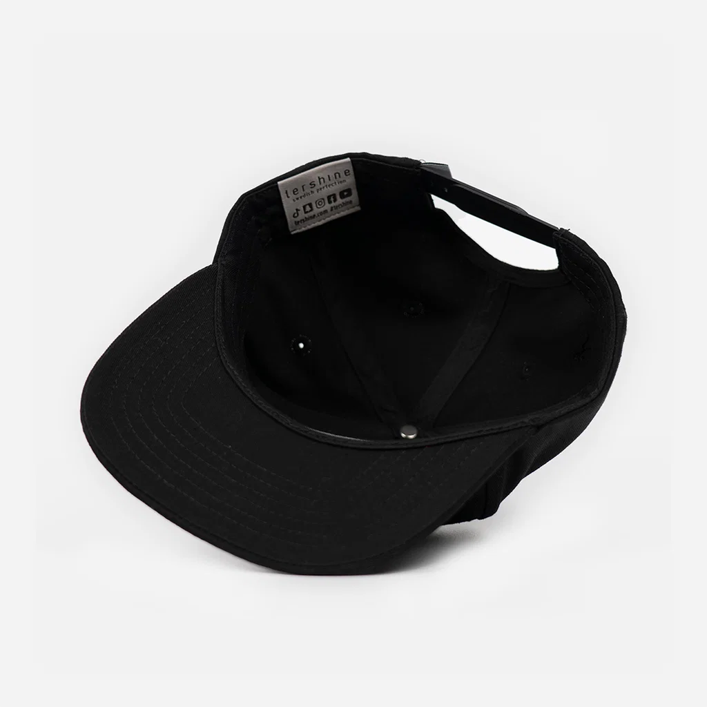 Șapcă snapback neagră cu cozoroc plat [2]