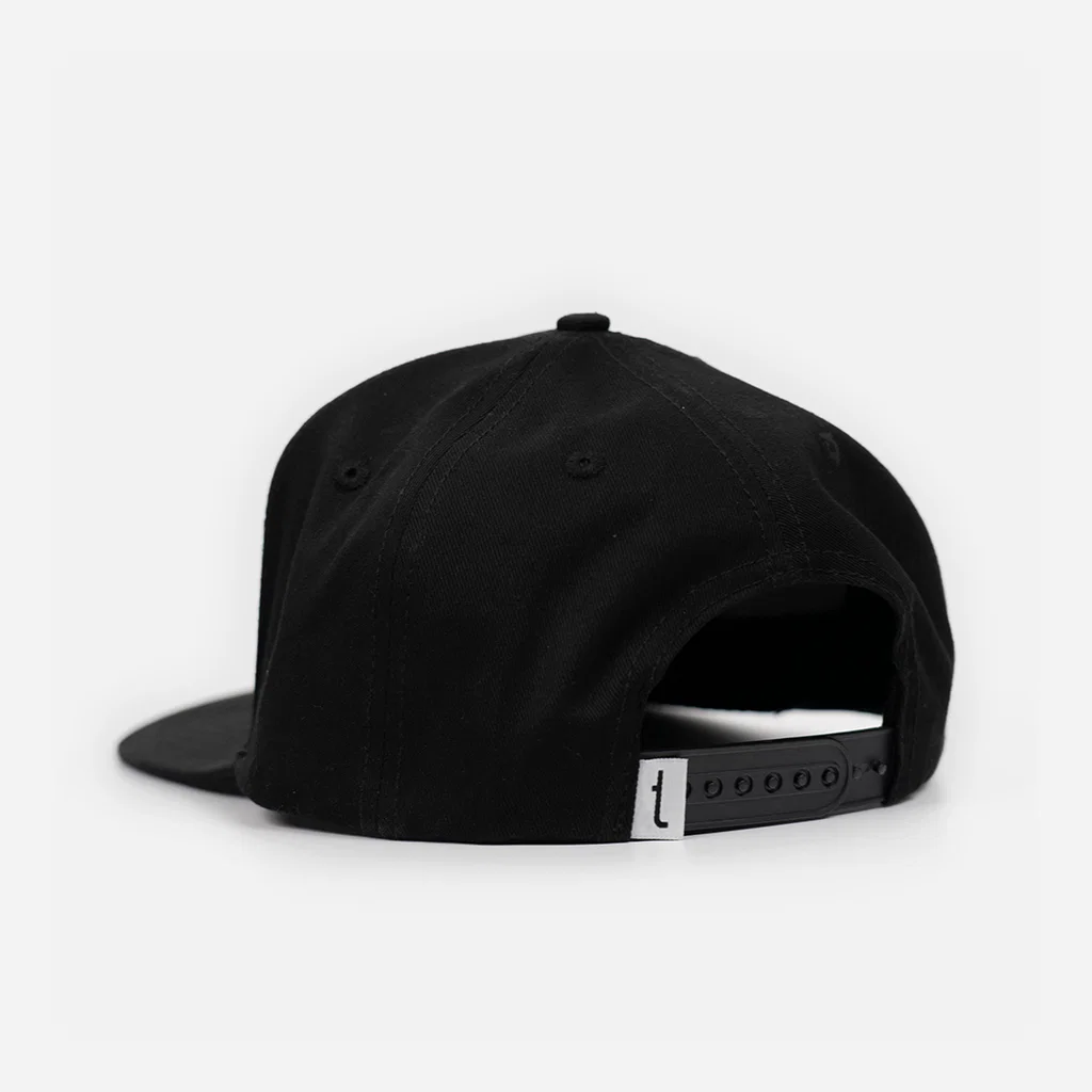 Șapcă snapback neagră cu cozoroc plat [2]