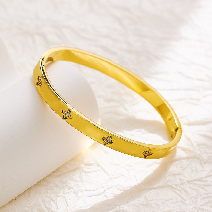 Bratara tip Bangle fixa cu strasuri din pietre zirconiu, model cu trifoi, otel inoxidabil, prindere cu magnet, placata cu aur 18K, Tessero, auriu [2]