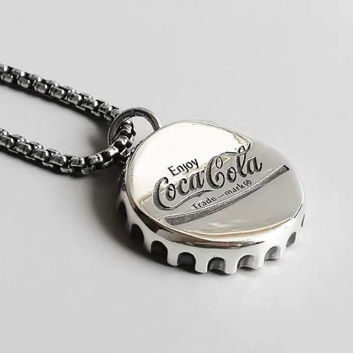 Lantisor barbatesc design cubic cu pandantiv in forma de capac de sticla Coca-Cola, otel inoxidabil, 60 cm, Tessero, argintiu [3]
