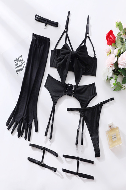 Set lenjerie sexy de dama format din 5 piese, chilot tanga, sutien, choker, portjartier, manusi lungi, negru, model cu funda, Tessero, marime S INTL [3]