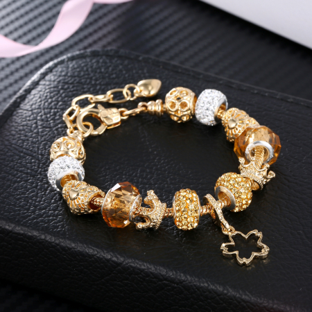 Bratara de dama cu charmuri, model coroana, pietre zirconiu, placata cu aur 18K, marime reglabila 17cm cu extensie, auriu [1]