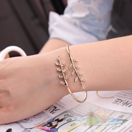 Bijuterii dama - Bratara de mana tip Bangle, model cu frunze, placat cu aur 18K, pietre zirconiu, marime reglabila, auriu
