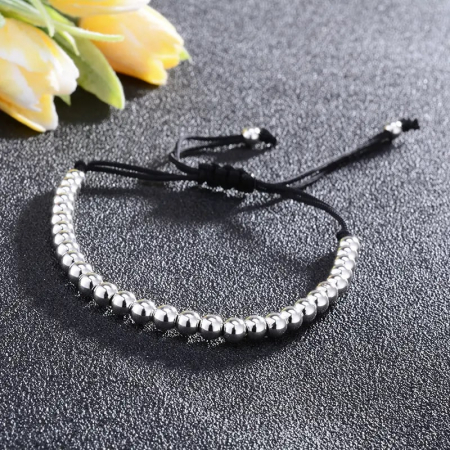 Bijuterii barbati - Bratara realizata manual din bilute si snur, model stil macrame, marime reglabila, unisex, placata cu aur 18K, argintiu