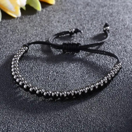 Bijuterii barbati - Bratara realizata manual din bilute si snur, model stil macrame, marime reglabila, unisex, placata cu aur 18K, negru
