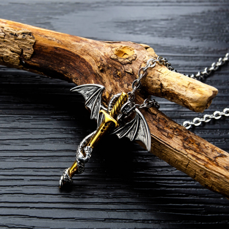 Bijuterii barbati - Lantisor barbatesc cu pandantiv model dragon infasurat pe sabie, placat cu argint, 55 cm, argintiu, Tessero