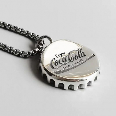 Lantisor barbatesc design cubic cu pandantiv in forma de capac de sticla Coca-Cola, otel inoxidabil, 60 cm, Tessero, argintiu [2]